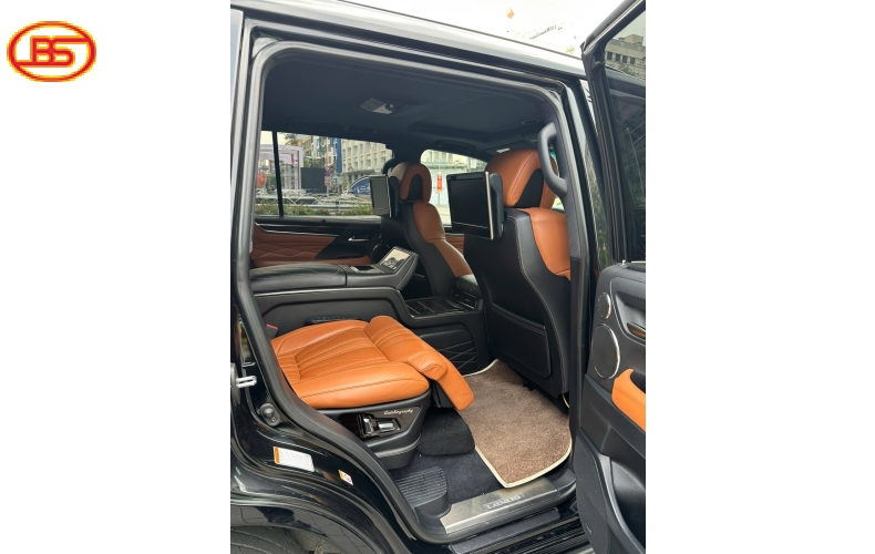 Lexus LX570 2016 nhập hãng đã lên 4 ghế VIP