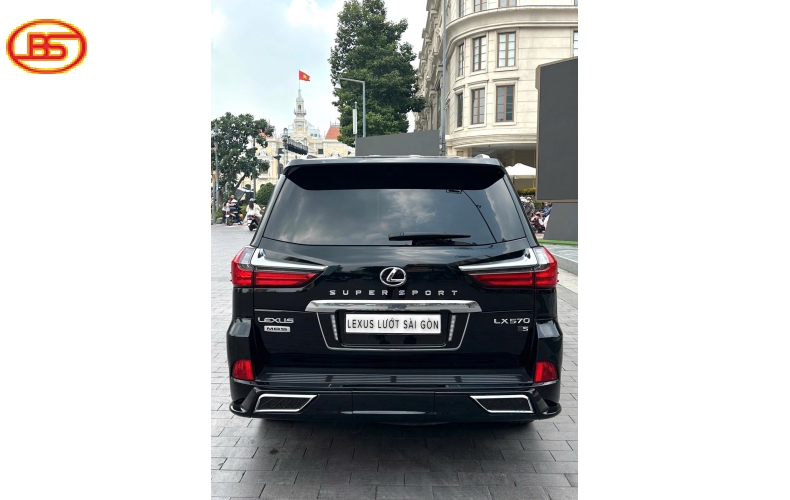 Lexus LX570 2016 nhập hãng đã lên 4 ghế VIP