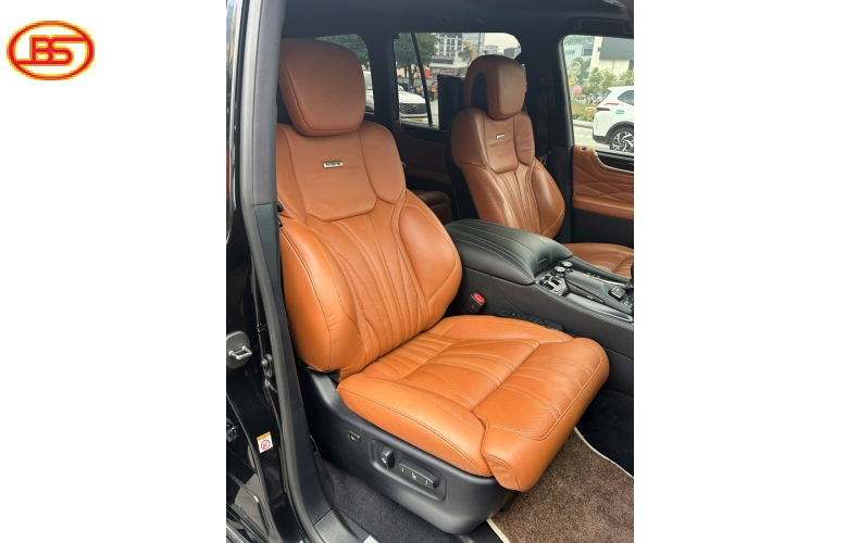 Lexus LX570 2016 nhập hãng đã lên 4 ghế VIP