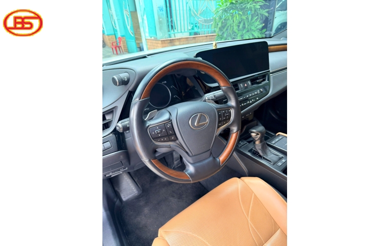 Lexus ES300H 2022 odo 61.000km trắng siêu tiết kiệm xăng