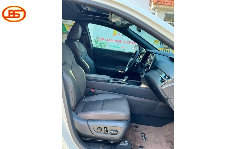 Lexus RX350H 2025 6.800km siêu lướt với màu trắng