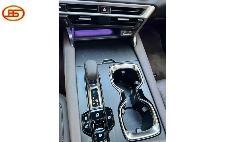 Lexus RX350H 2025 6.800km siêu lướt với màu trắng