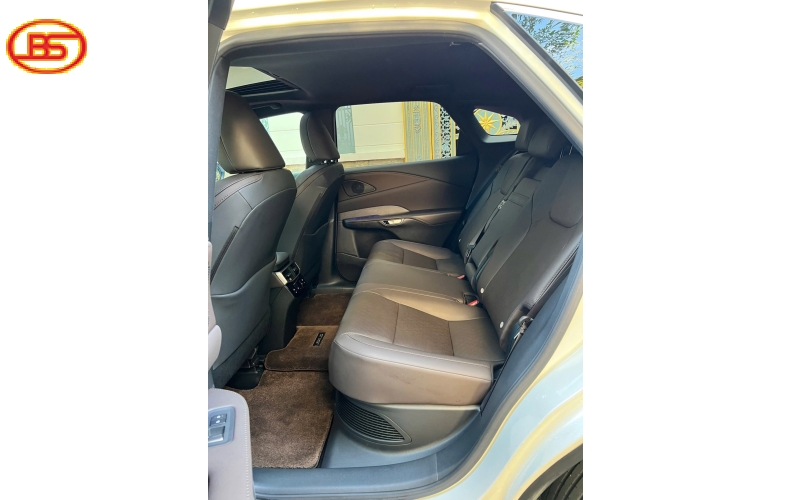 Lexus RX350H 2025 6.800km siêu lướt với màu trắng