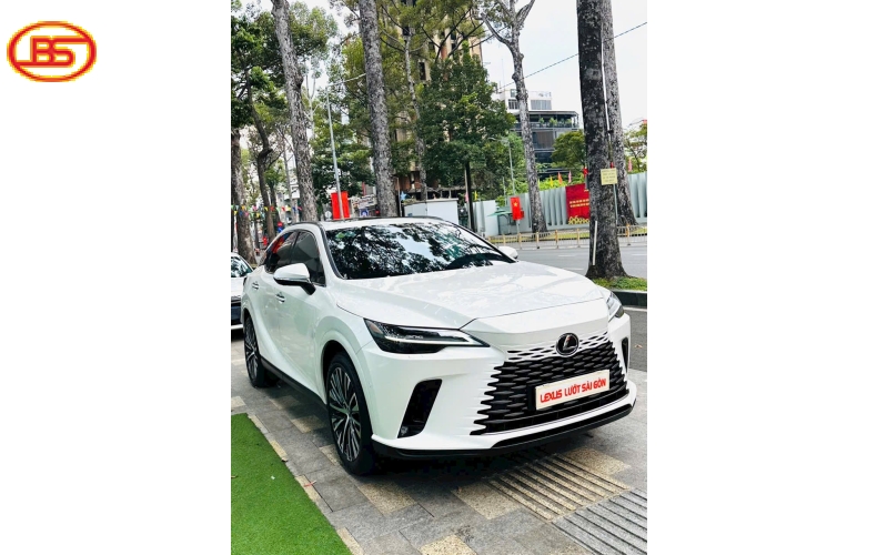 Lexus RX350H 2025 6.800km siêu lướt với màu trắng