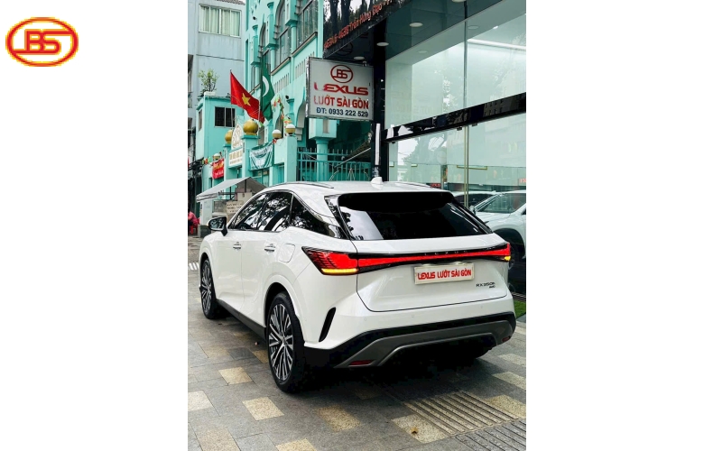 Lexus RX350H 2025 6.800km siêu lướt với màu trắng
