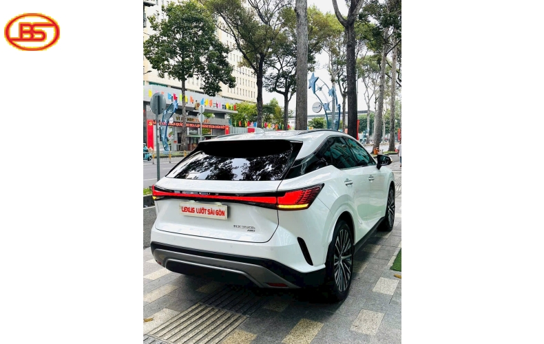 Lexus RX350H 2025 6.800km siêu lướt với màu trắng