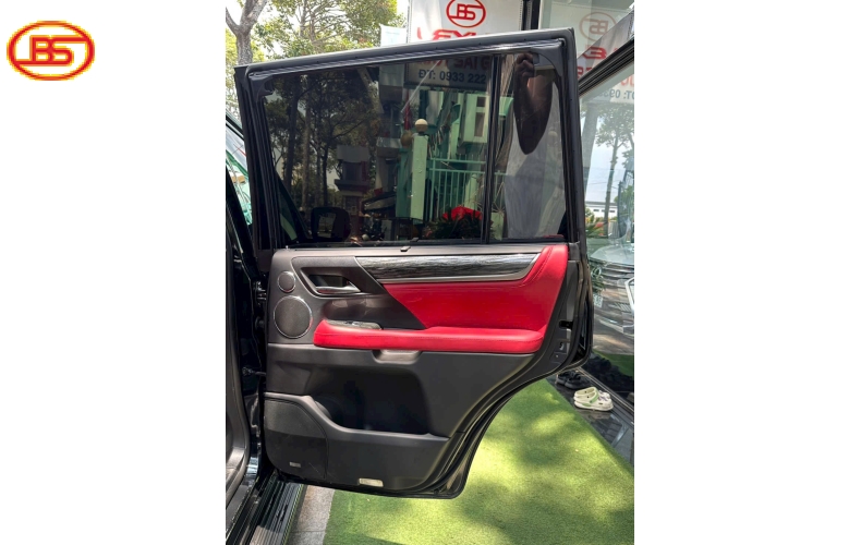 Siêu phẩm LX570 đen nhập mỹ 100.000miles