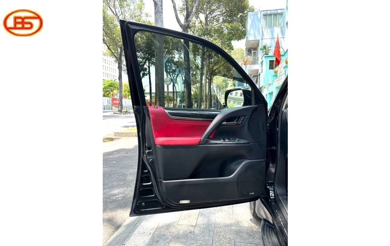 Siêu phẩm LX570 đen nhập mỹ 100.000miles