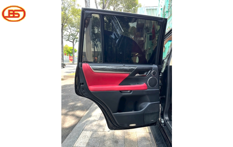 Siêu phẩm LX570 đen nhập mỹ 100.000miles
