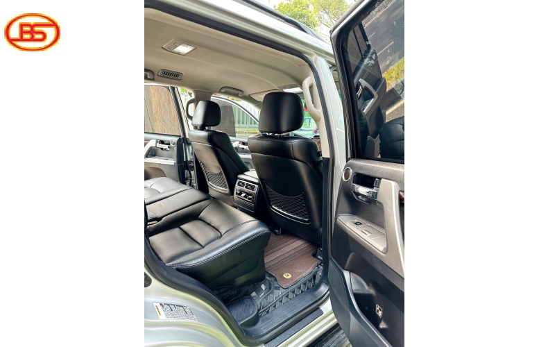 Siêu phẩm Toyota LandCruiser LC200 2014 với odo 180.000km