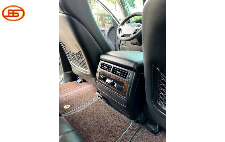 Siêu phẩm Toyota LandCruiser LC200 2014 với odo 180.000km