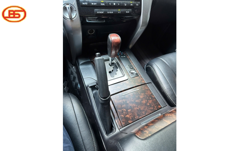 Siêu phẩm Toyota LandCruiser LC200 2014 với odo 180.000km