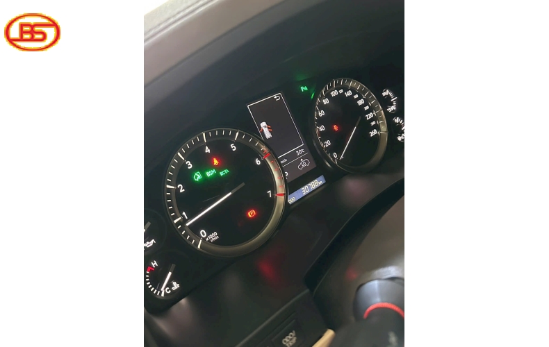 Siêu phẩm LX570 Vàng cát nhập hãng với odo 34.000km quá đẹp