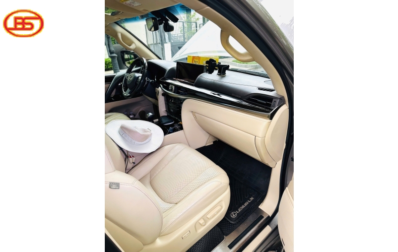 Siêu phẩm LX570 2016 màu Ghi Xám với odo 140.000km 