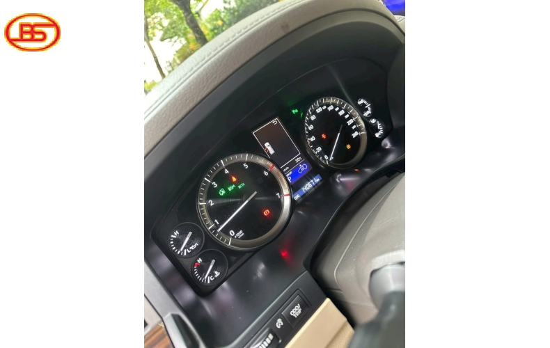 Siêu phẩm LX570 2016 màu Ghi Xám với odo 140.000km 