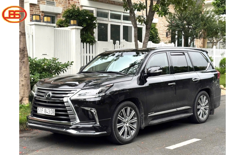 Siêu phẩm Trung Đông LX570 2016 lướt 40.000km quá lướt theo thời gian