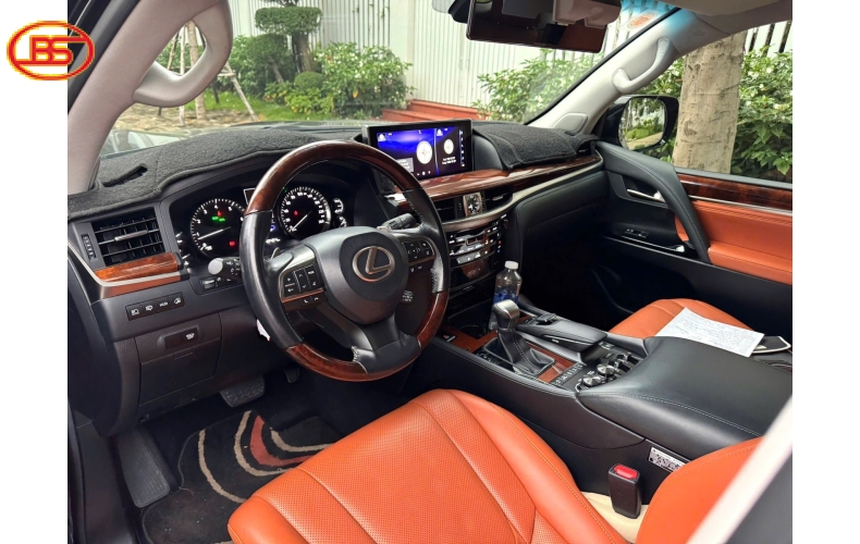 Siêu phẩm Trung Đông LX570 2016 lướt 40.000km quá lướt theo thời gian