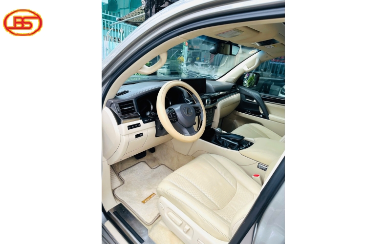 Siêu phẩm LX570 2016 màu Ghi Xám với odo 140.000km 