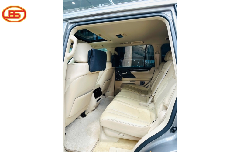 Siêu phẩm LX570 2016 màu Ghi Xám với odo 140.000km 