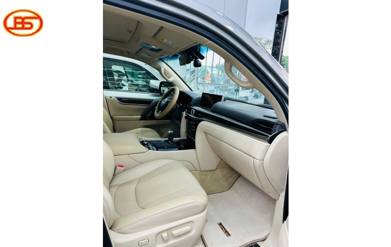 Siêu phẩm LX570 2016 màu Ghi Xám với odo 140.000km 