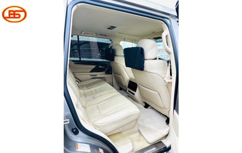 Siêu phẩm LX570 2016 màu Ghi Xám với odo 140.000km 