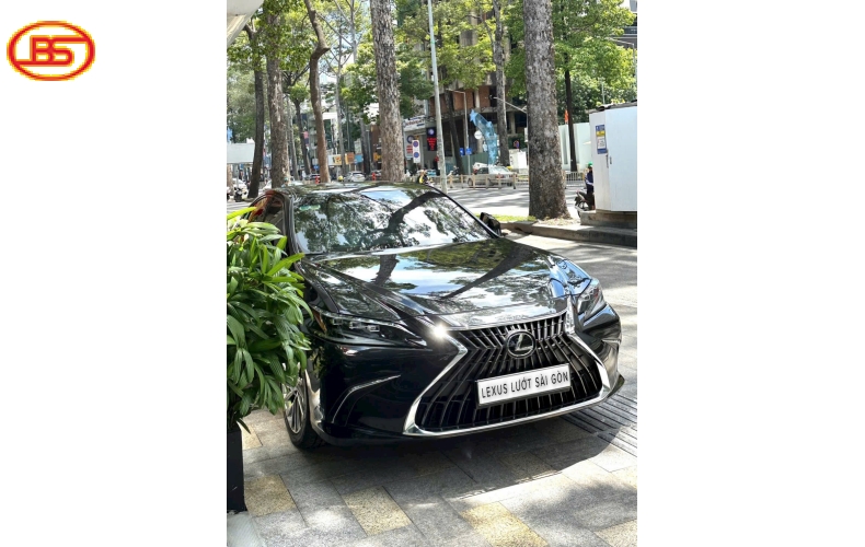 Siêu phẩm ES250 đen 2023 6.200km siêu lướt