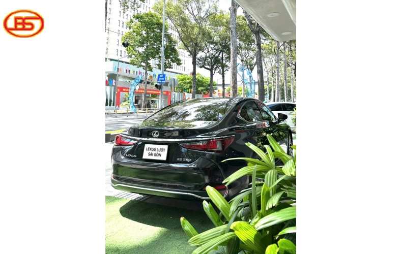 Siêu phẩm ES250 đen 2023 6.200km siêu lướt