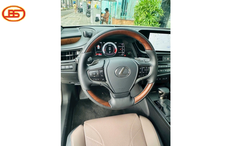 Siêu lướt với ES250 2025 5000km vàng be sang trọng