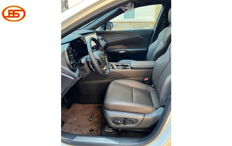 Siêu phẩm RX350H premium 2025 lướt 8.000km