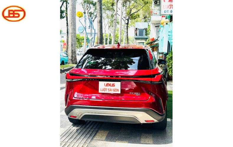 Siêu phẩm RX350 đỏ premium 2023 với odo 31.000km
