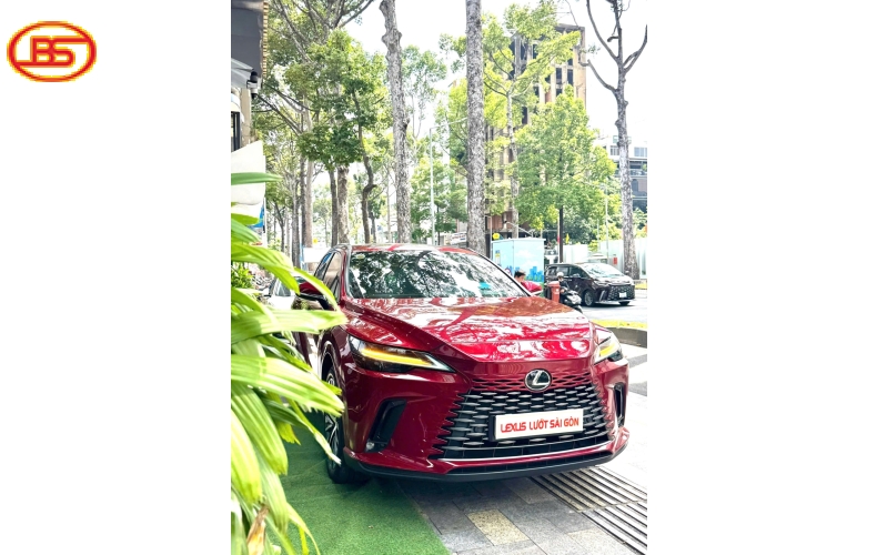 Siêu phẩm RX350 đỏ premium 2023 với odo 31.000km
