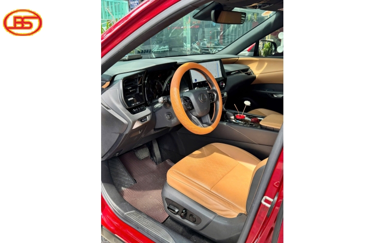 Siêu phẩm RX350 đỏ premium 2023 với odo 31.000km