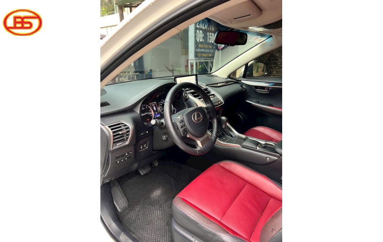 Siêu phẩm NX300 2019 95.000km xe đẹp không khác RX350