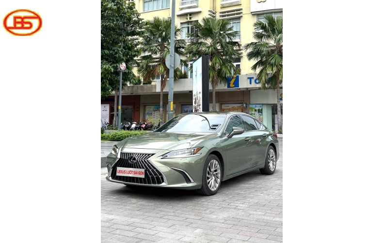 Lexus ES250 2025 SUNLIGHT GREEN với odo 12.000km quá đẹp