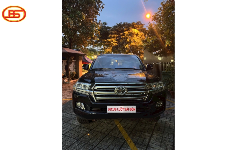 TOYOTA LAND CRUISER LC200 4.6 VX 2016 với odo 215.000km