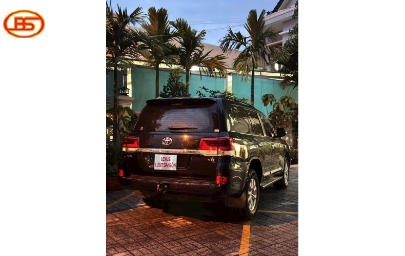 TOYOTA LAND CRUISER LC200 4.6 VX 2016 với odo 215.000km