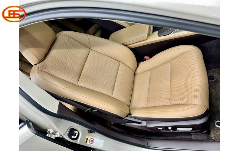 ES 250 sản xuất 2017 odo 33 ngàn xe còn nguyên zin