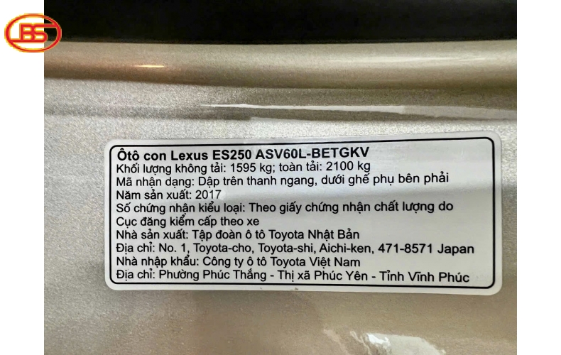 ES 250 sản xuất 2017 odo 33 ngàn xe còn nguyên zin